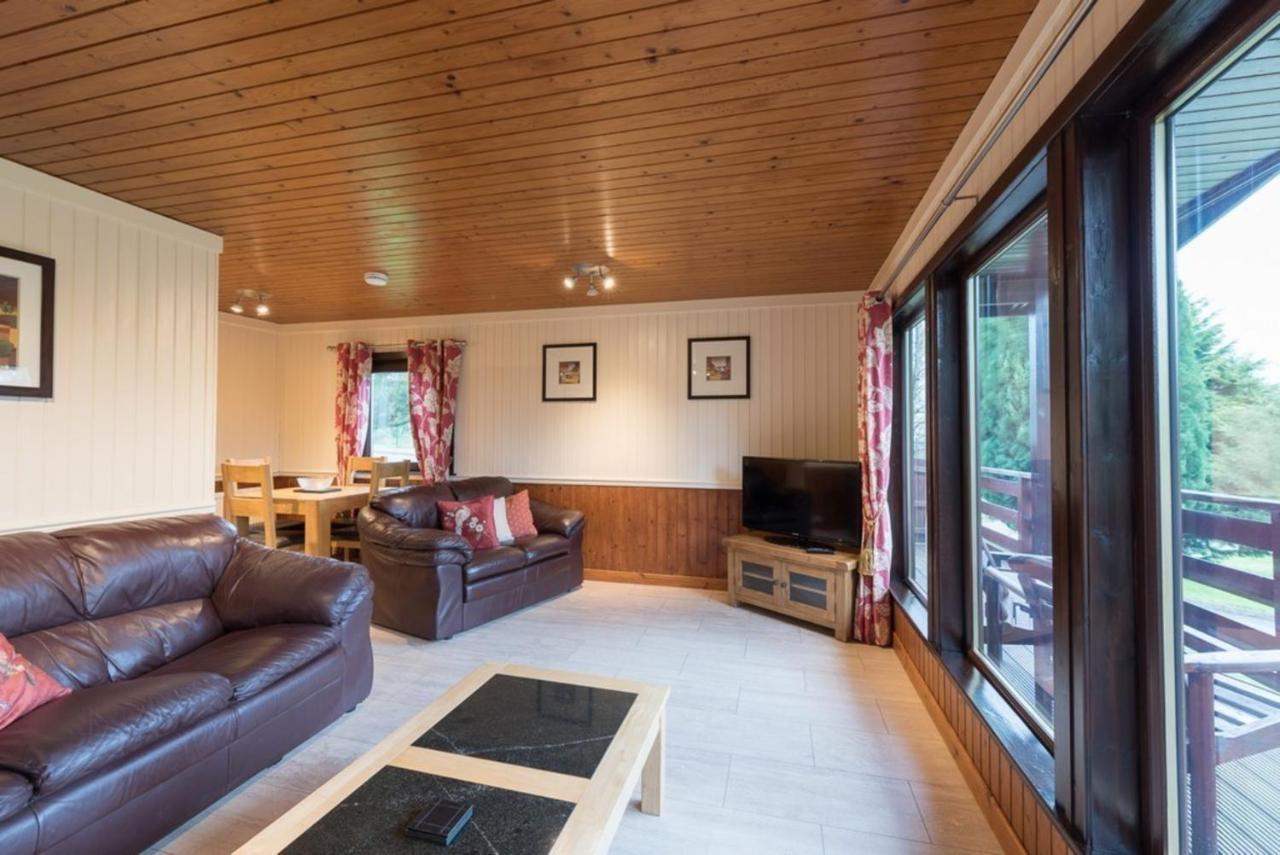 Bluebell Lodge 2 With Hot Tub Newton Stewart Minnigaff Exterior photo
