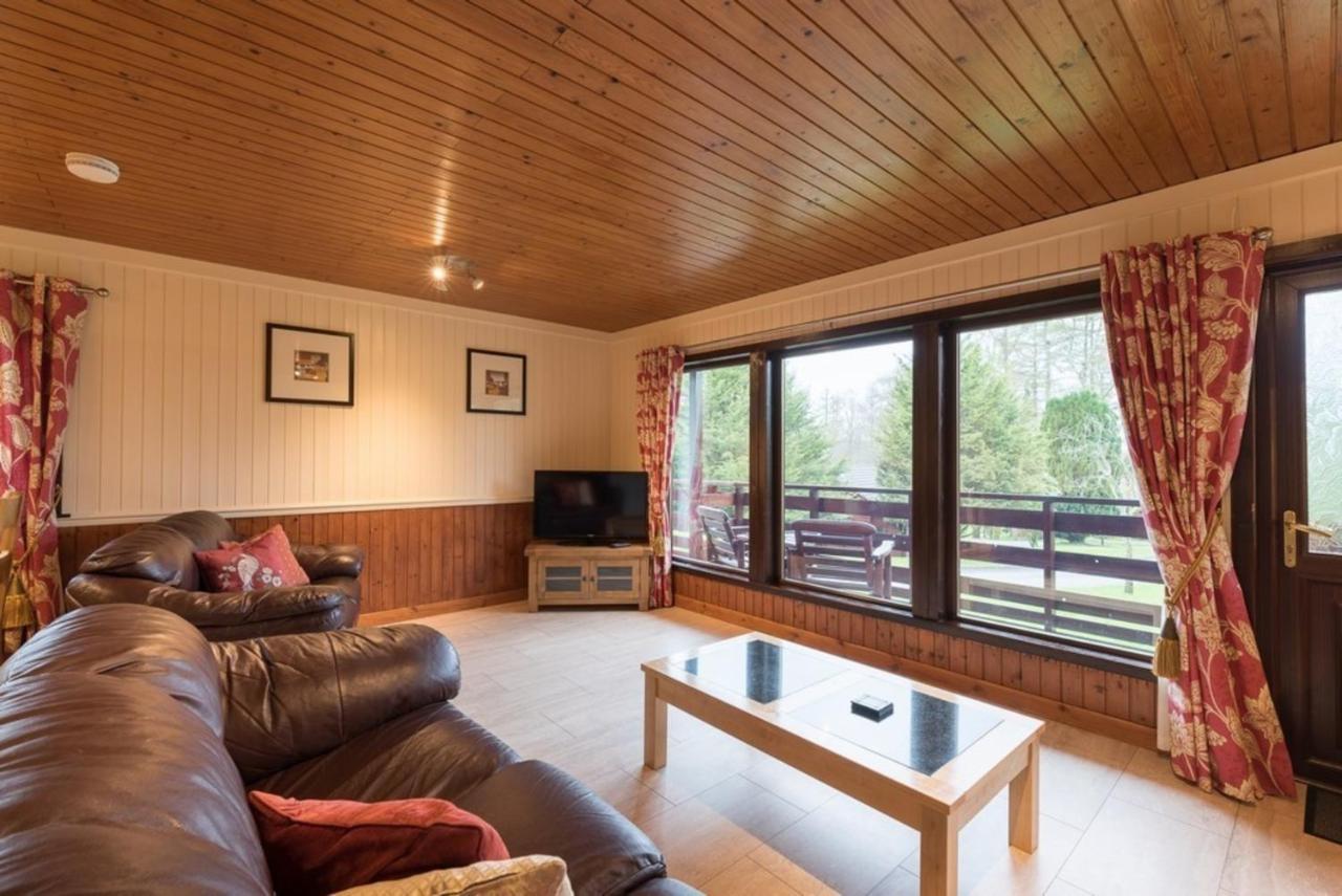 Bluebell Lodge 2 With Hot Tub Newton Stewart Minnigaff Exterior photo