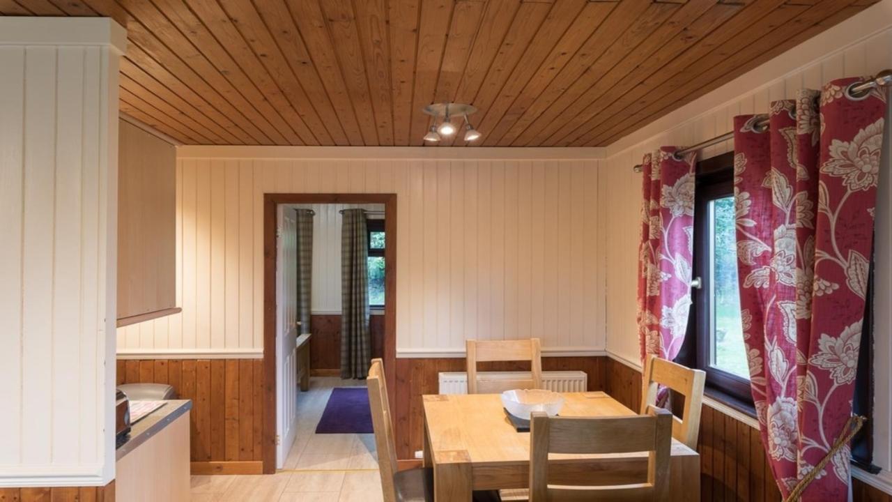 Bluebell Lodge 2 With Hot Tub Newton Stewart Minnigaff Exterior photo